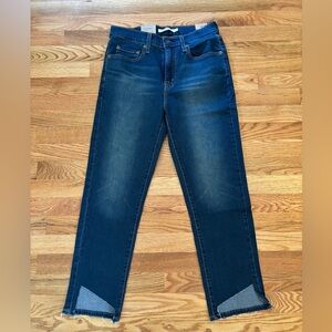Brand New Women’s Size 29 Levi’s Cropped Jeans
